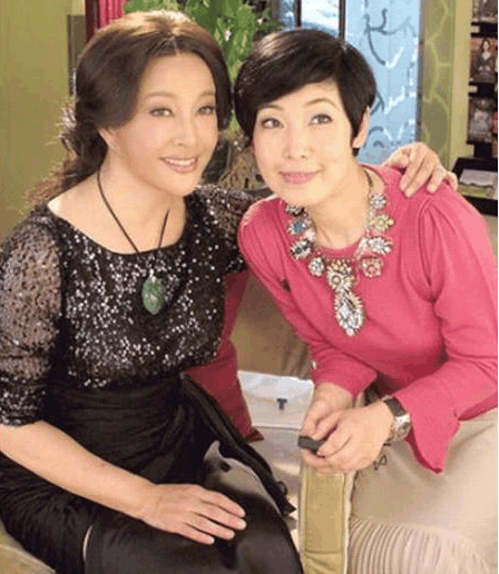 赌王是她姑父梁家辉是她初恋, 52岁的她身边大咖环绕