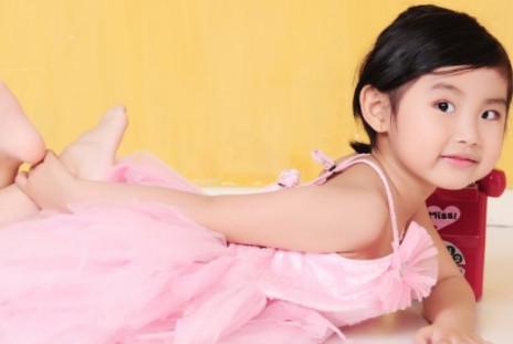 夏天宝宝遵守这样的穿衣风格, 能避免孩子受凉生病