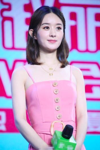 赵丽颖宣布停工后首现身, 脸胖了不少, 在未修图中也太油了!