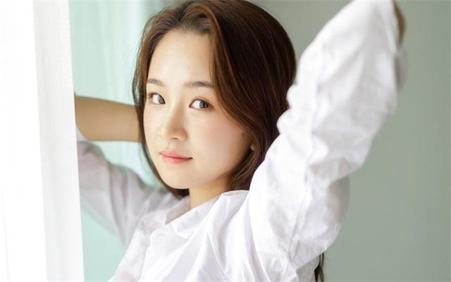 女人对你暗送秋波的4个表现, 你知道几个?