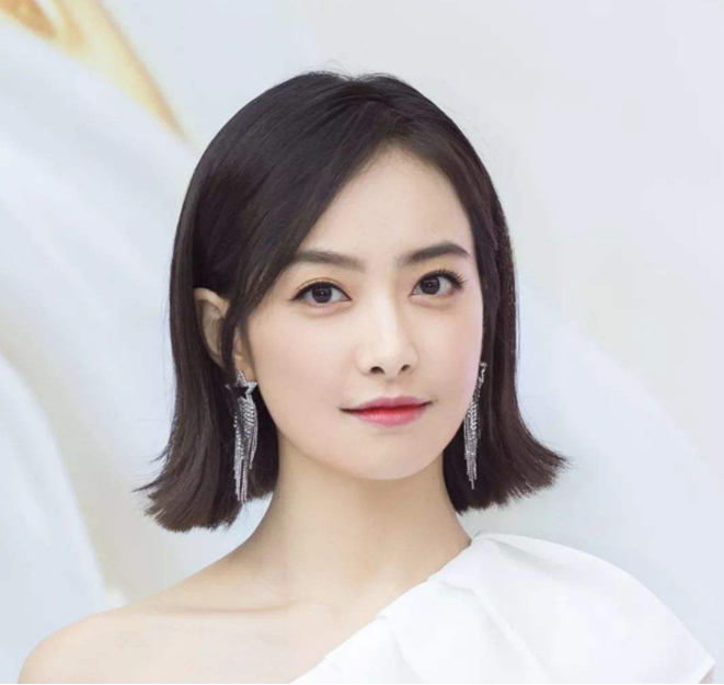 女人过了30岁,选对发型很重要,3种直发发型,优雅又减龄!