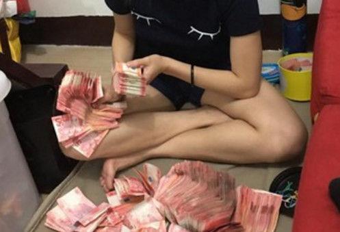 女子习惯把零钱放存钱罐, 结果半年后打开来看, 瞬间就傻了眼