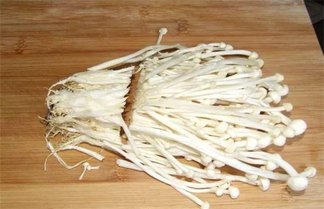 金针菇别买了, 切断根丢盆里, 7天冒出小脑袋!