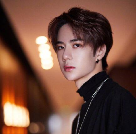 王一博被曝与綦美合恋爱 乐华娱乐发声明否认