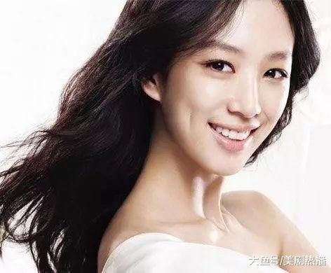 她从微笑天使到整容女王, 同时交往两人后声名狼藉, 居然还能翻盘逆袭!
