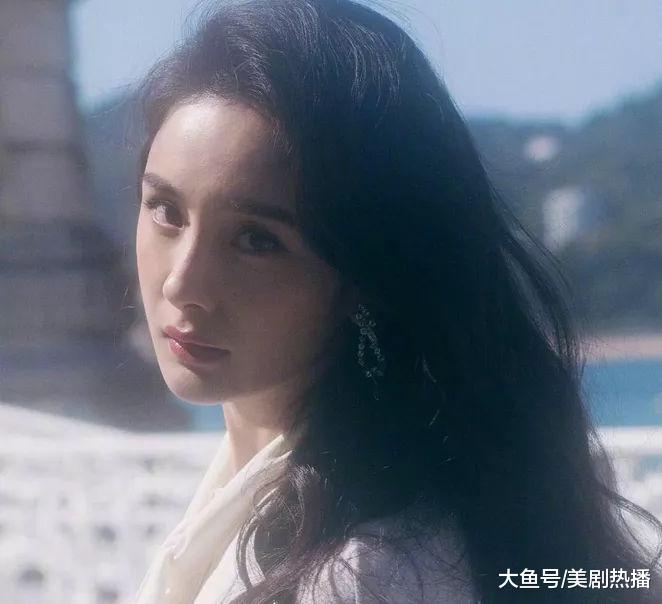 杨幂出席国外电影节, 未修照曝光, 网友: 卖家秀跟买家秀的差别!