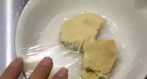 金针菇别买了, 切断根丢盆里, 7天冒出小脑袋!