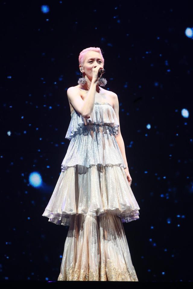 梁咏琪香港演唱会 方媛捧场 还有老公和混血女儿 女儿好可爱