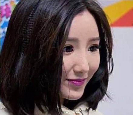 你能认出这是沈梦辰? 几乎不能做正常表情