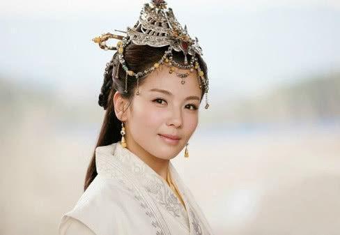 40岁刘涛起床素颜照曝光, 双眼无神皮肤暗黄! 网友: 贤妻不易!