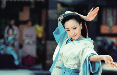 她本是魏璎珞第一人选, 因拒绝这个角色, 才成就了吴谨言!