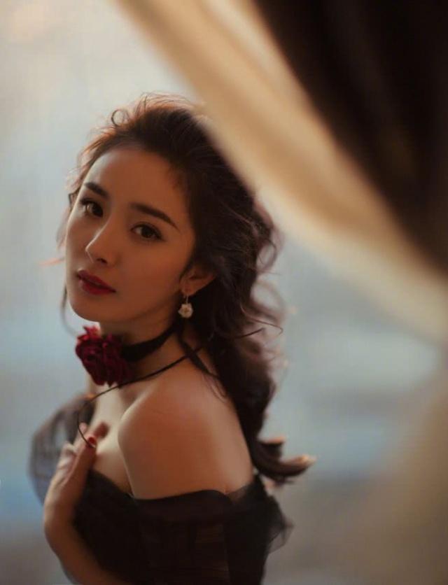 杨幂离婚后专访引热议, 她坦言不会留恋过去: 和我没关系