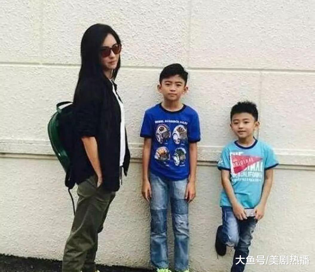 张柏芝大儿子升为初中生, 越来越像谢霆锋! 网友: 这么小就长胡子