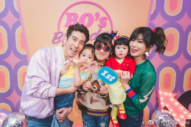 贾静雯小女儿bo妞一岁了! Ella赵又廷萧敬腾等好友齐聚送祝福