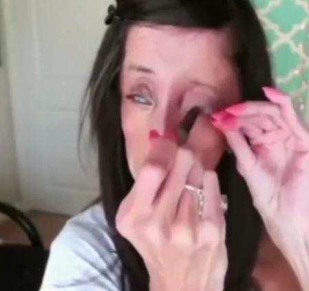 女子长相个性, 直播化妆, 画完之后成了这样子!