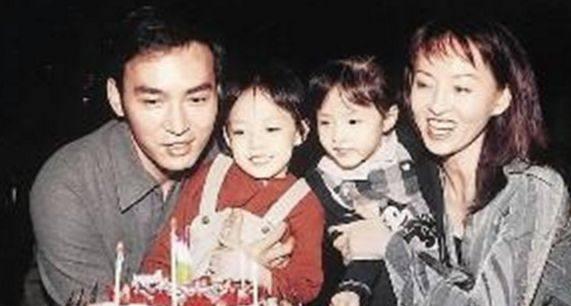 他是最帅小李探花, 给前妻上亿家产夺女, 却因亲哥打女儿痛失抚养权