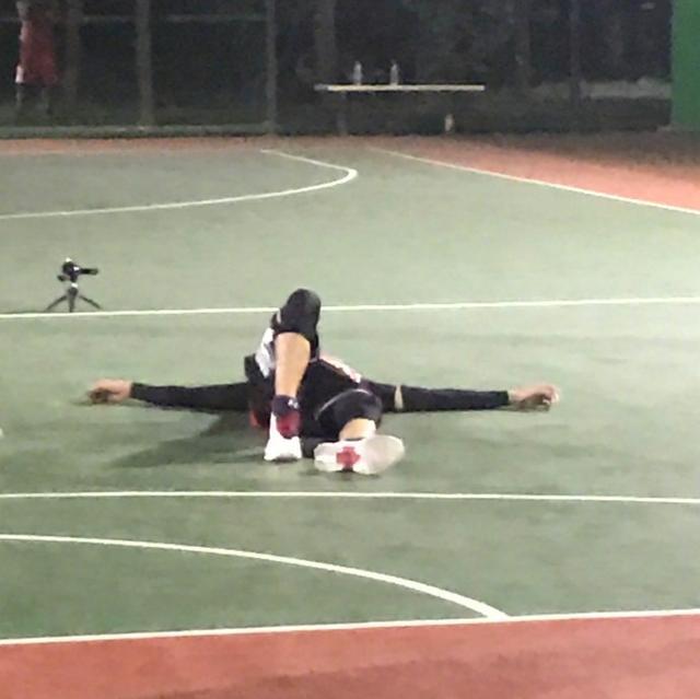 吴亦凡买菜后又被网友偶遇打球 颜值技术双在线!