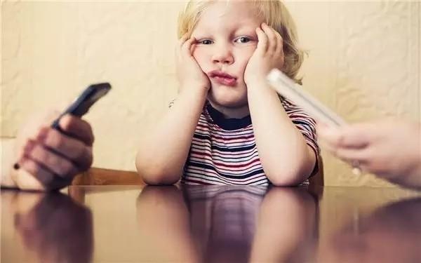 宝宝为什么会开口先叫爸爸? 那你不妨知道这3点