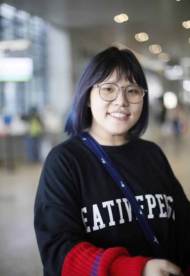 谢依霖宣布结婚后首现身心情好 下巴圆润尽显幸福小女人模样