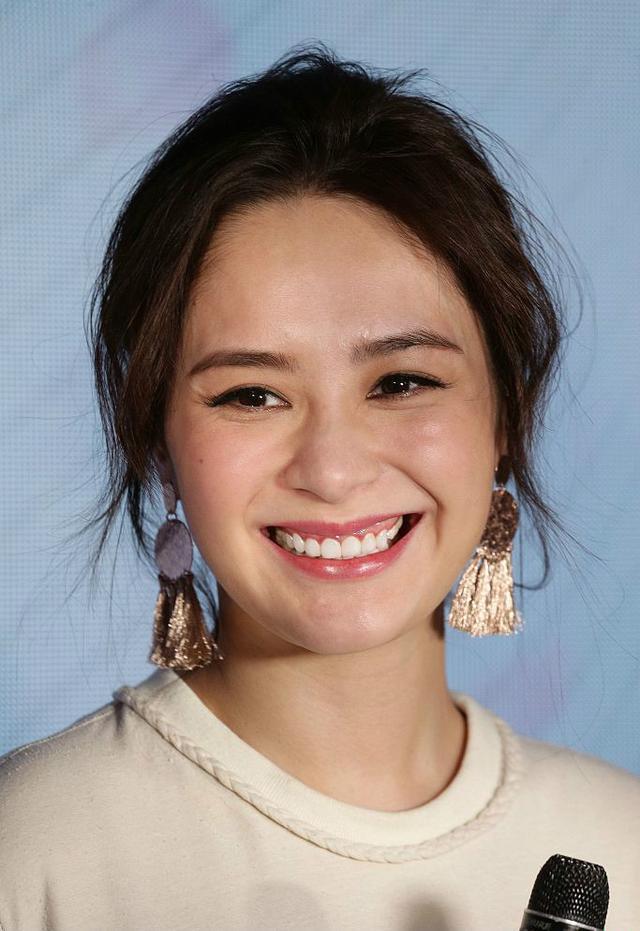 微博 Qzone 微信 阿娇再现娇式穿搭毫无美感 脸庞圆润否认五月结婚传闻