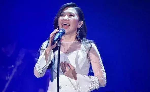 范玮琪捧场朋友婚礼演唱会又被骂, S.H.E刘若英也躺枪