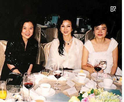 童星出身嫁入豪门, 丈夫出轨分得4亿分手费, 如今61岁宛如40岁!