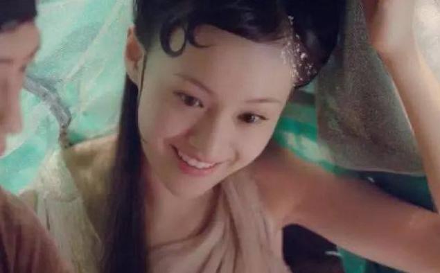 郑爽坐《这就是铁甲》c位, 未播先火, 果然有颜就是任性