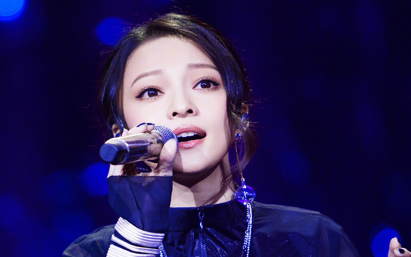 台湾四大教主现状, 张韶涵遭父母拖累, 而她屡遇渣男还被曝床照