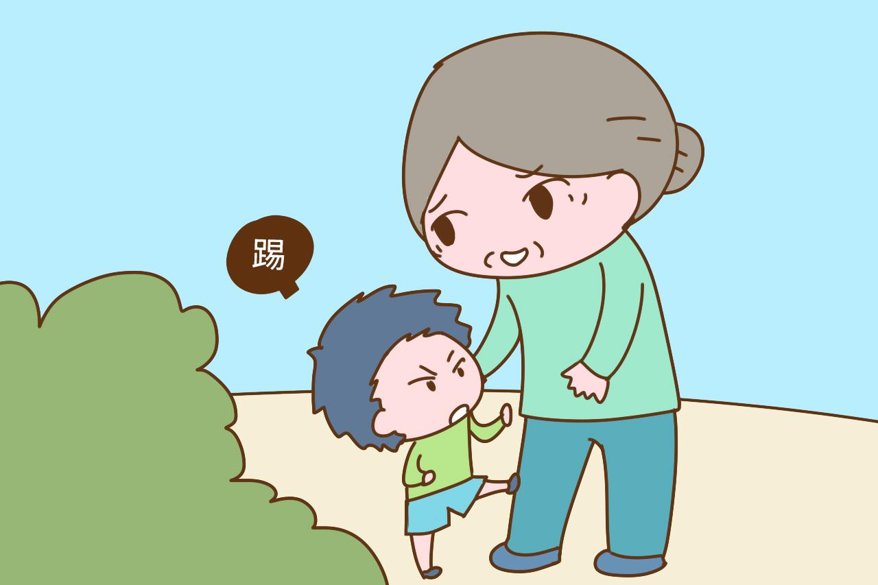 孩子有这两个特征明显被宠坏了, 再放任早晚会吃亏