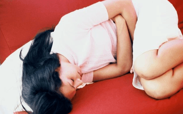 23岁女大学生腹痛入院, 查出肝癌离世! 医生: 肝癌最爱找这3类人