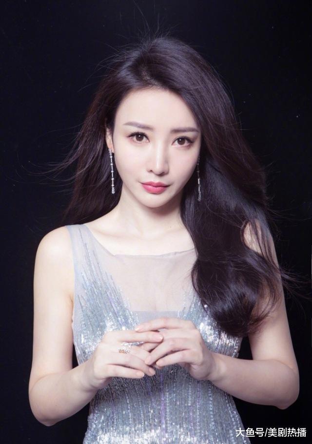 曾穷到买不起秋裤, 被韩庚等人欺负, 人美心善的她还被渣男抛弃? !