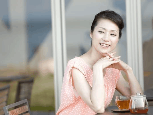 女人过了40岁, 没有这3个“感觉”, 恭喜你, 更年期会延迟到来!