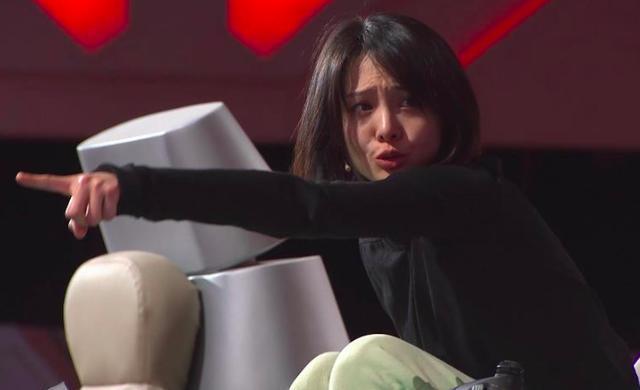 郑爽《铁甲》现场失控发飙, 怒斥节目组: 你们尊重过我的队伍吗