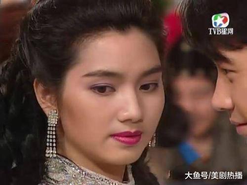 情侣同款被扒后, 洪欣发声维护老公, 张丹峰出轨嫌疑能洗清吗?