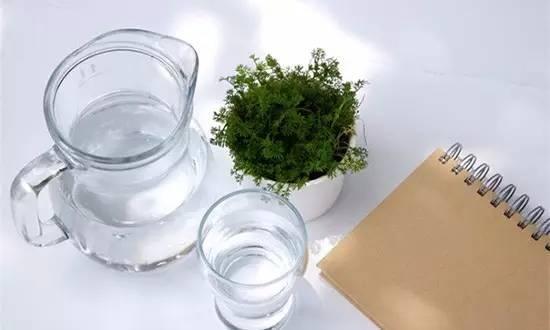 早晨起床的第一杯水, 是喝温开水好还是凉开水好?