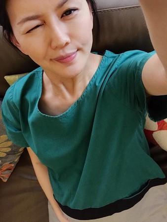 孙燕姿40岁怀二胎, 带9个月孕肚自拍出镜, 皮肤细腻似少女