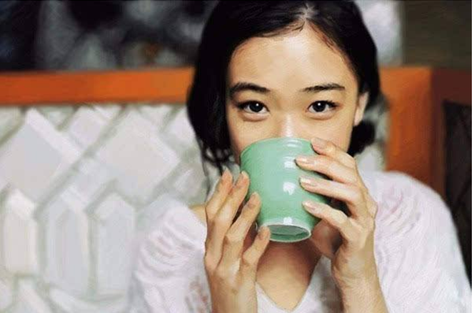 女人湿气重, 面色暗黄没精神? 坚持“1泡1喝”, 驱寒除湿气色好!