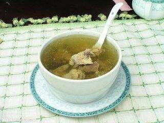 二胎妈妈产后3周跳楼, 不幸身亡! 亲妈哭到昏厥, 婆婆却一脸冷漠