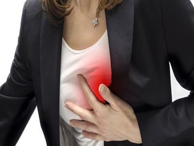 27岁女白领凌晨胸口痛, 突然心梗丧命, 只因一件事她干了8年