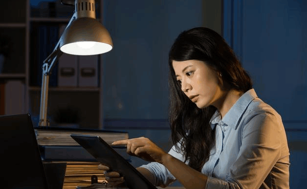 33岁女白领心梗发作, 公司门口当场死亡! 领导却说这和我们没关系