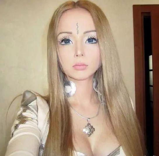 不是同一个人? 美女妆前妆后两个样, 到底哪个才最好看呢?