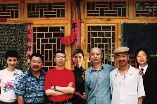 崔永元又晒“大小合同” 大合同838万加一麻袋现金