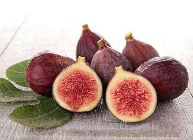 女人经常“胸痛”不要慌! 这5种食物是消炎药, 常吃可预防乳腺癌