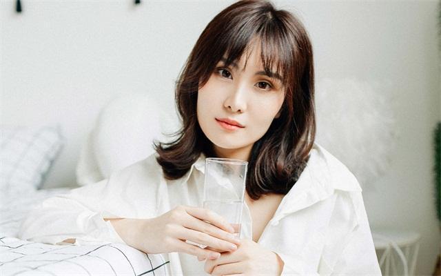 女人有这5个表现, 想都不用想, 她已经是你的人了!