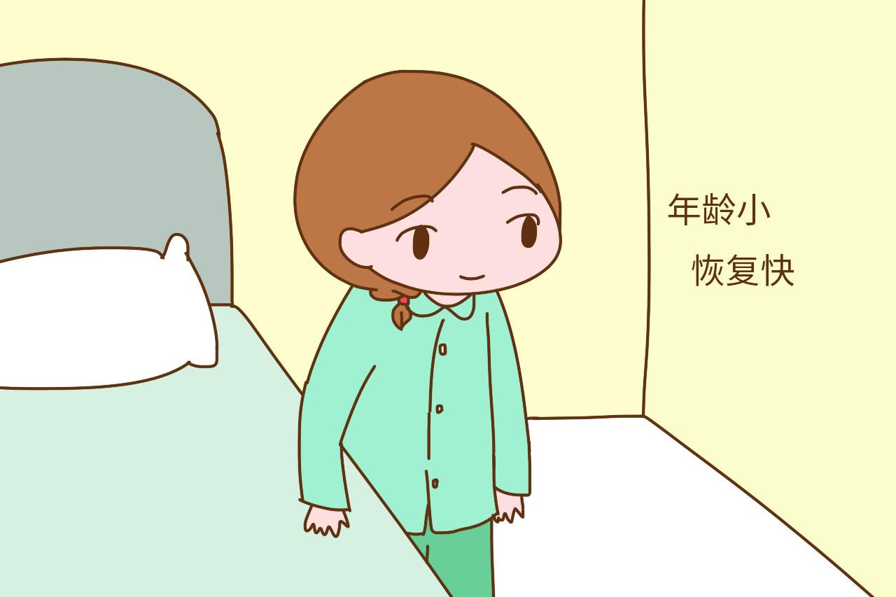 剖腹产我连翻身都困难, 她几小时就能下床抱娃溜达, 怎么做到的?