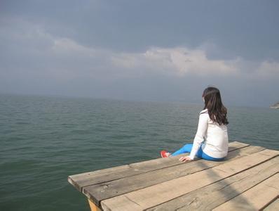 快乐的时候, 你听的是音乐。难过的时候, 你开始懂得了歌词