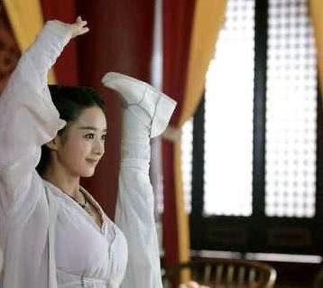 六大当红女星劈叉, 热巴关晓彤轻松, 赵丽颖穿帮, 张蓝心太牛逼!