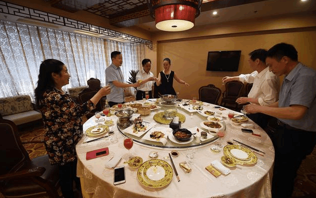 32岁新婚男子晕倒, 查出尿毒症, 妻子哭着说: 你怎么这么傻呀