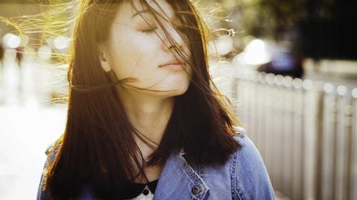 人这一辈子, 遇见对你好的人比较容易, 可遇见始终待你如初的人很难