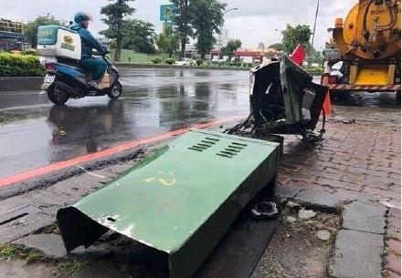 Hebe外甥车祸去世, 现场火光四射, 连电线都扯了出来